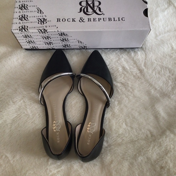 Rock & Republic Shoes - ROCK & REPUBLIC Flat shoes. Basically NEW.